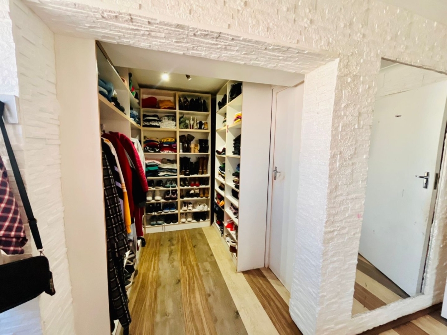 4 Bedroom Property for Sale in Wavecrest Western Cape